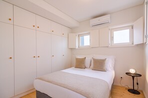 Departamento Deluxe, 2 habitaciones | 13 habitaciones y tabla de planchar con plancha