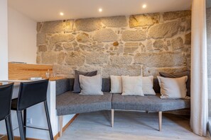 Deluxe Apartment, 2 Bedrooms | Living room - Modern & Cozy Apartment, by the Beach (Vila Nova de Gaia)