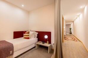 4 Schlafzimmer, Bügeleisen/Bügelbrett