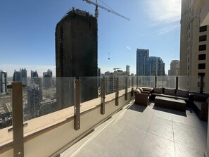 Property grounds - 2BR Aparment in JBR, The Walk (Dubai)