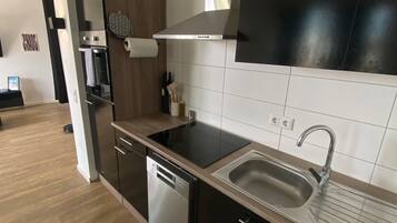Kühlschrank, Ofen, Herdplatte, Geschirrspüler