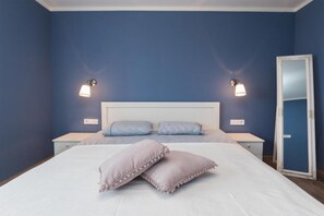 Iron/ironing board, WiFi, bed sheets