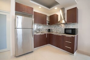 Micro-ondes, plaque de cuisson, cafetière/bouilloire