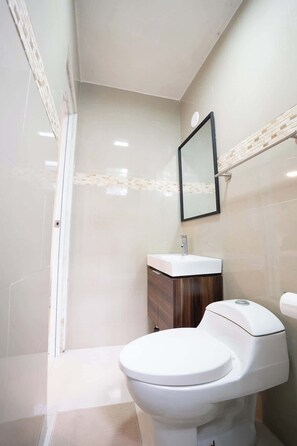 Shower, shampoo