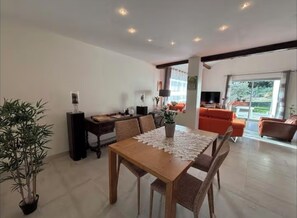 Dining - La villa du soleil (Unknown)