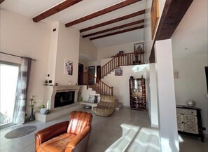 Smart TV, fireplace - La villa du soleil (Unknown)