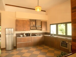 Comfort Penthouse, Balcony, Ocean View | Private kitchen