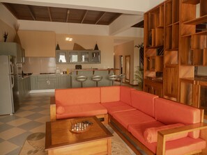 Comfort Penthouse, Balcony, Ocean View | Living area