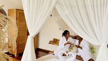 Room 1-AILE D'ARGENT | In-room safe, individually furnished, laptop workspace