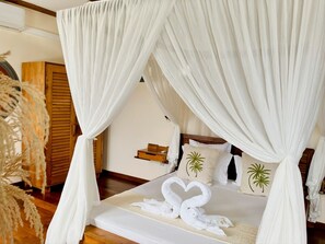 Room 1-AILE D'ARGENT | In-room safe, individually furnished, laptop workspace - La Colombine (Nosy Boraha)