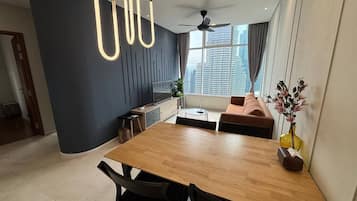 Apartamento, 3 quartos, vista para a cidade | Wi-Fi de cortesia, roupa de cama