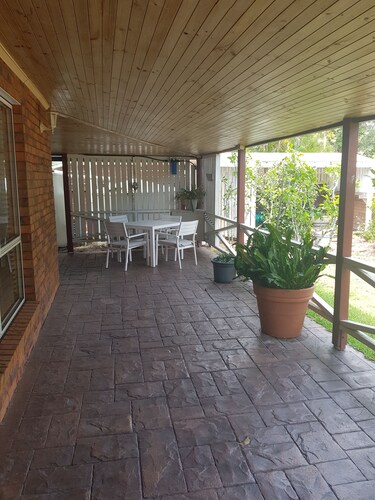 BANYA BLISS - quiet, cosy unit close to beach, cafes, bowls club and RSL