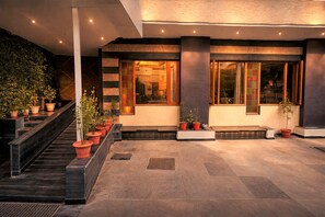 Property entrance - Hotel Mandovin - A Premium Hotel In Udaipur (Udaipur)