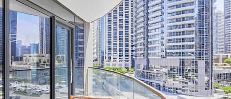Luxury-Apartment, Stadtblick | Balkon