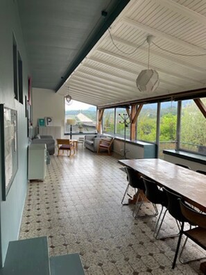 Interior - Gite du Canal at the foot of the Grand Colombier - Ideal for large groups! (Artemare)