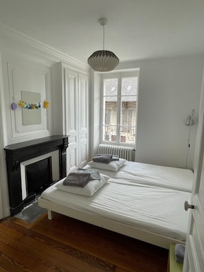 4 chambres, fer et planche à repasser, Wi-Fi, draps fournis