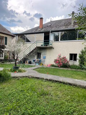 Exterior - Gite du Canal at the foot of the Grand Colombier - Ideal for large groups! (Artemare)