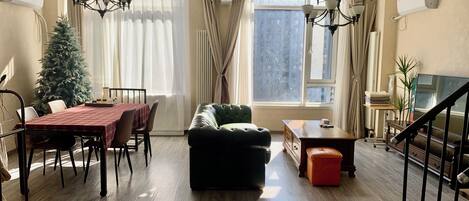 Family Apartment, City View | Living area