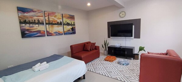 Huone, useita makuuhuoneita, parveke | 1 makuuhuone