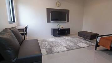 Chambre, plusieurs chambres, balcon | Salle de séjour