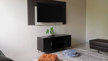 Chambre, plusieurs chambres, balcon | Salle de séjour