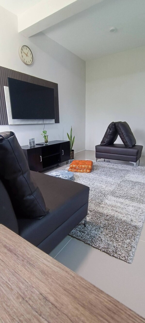 Room, Multiple Bedrooms, Balcony | Living room