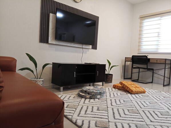 Habitación, varias habitaciones, balcón | Sala de estar