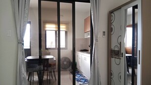 Zimmer, Mehrere Schlafzimmer, Balkon | Innenbereich
