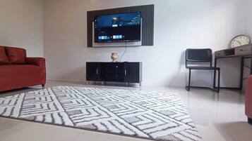 Chambre, plusieurs chambres, balcon | Coin séjour