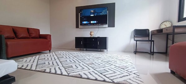 Room, Multiple Bedrooms, Balcony | Living area