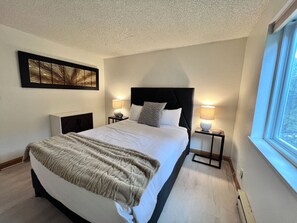 2 bedrooms, iron/ironing board, travel cot, free WiFi