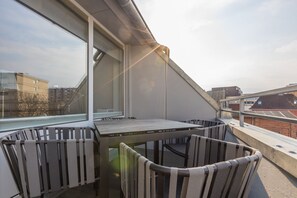 Outdoor dining - Schaumkrönchen - Apartment Schaumkrönchen: Close to the beach with balcony. (Sylt)