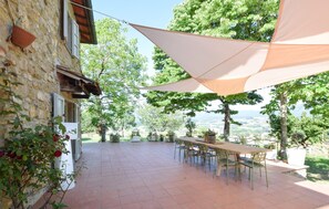 Outdoor dining - Stunning Home In Poppi (Poppi)