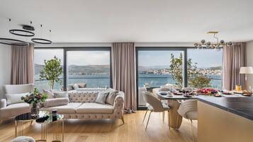 Villa, Multiple Bedrooms, Private Pool, Garden View | Living room | Books