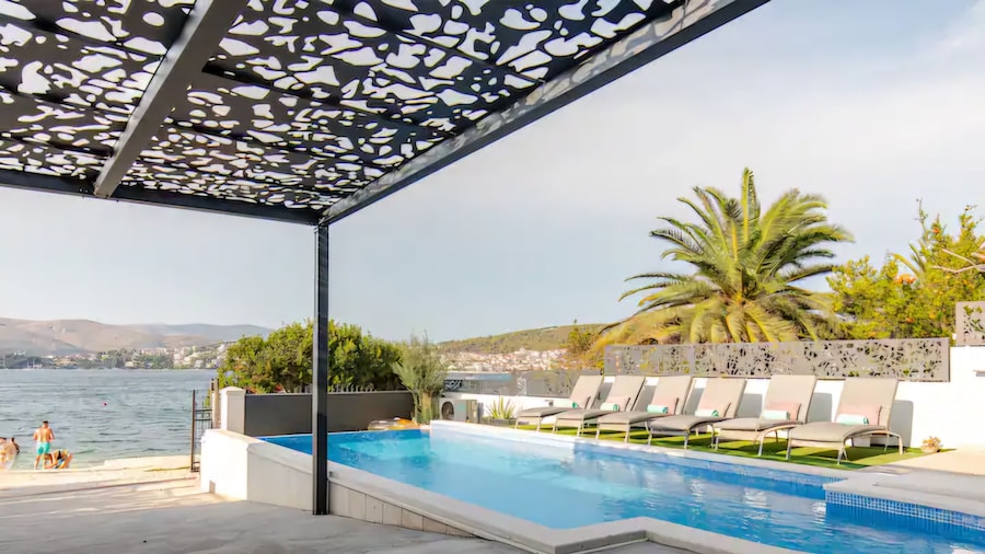 Villa Palace Al Nera Luxurius at sea With 2 Swimming Pools Saunas