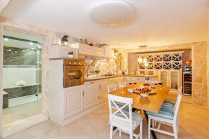 Villa, Multiple Bedrooms, Private Pool, Garden View | Dining room