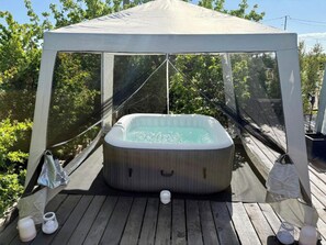 Baignoire à remous extérieure