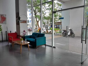 Lobby - Smart Inn at Aeropolis Residence (Tangerang)