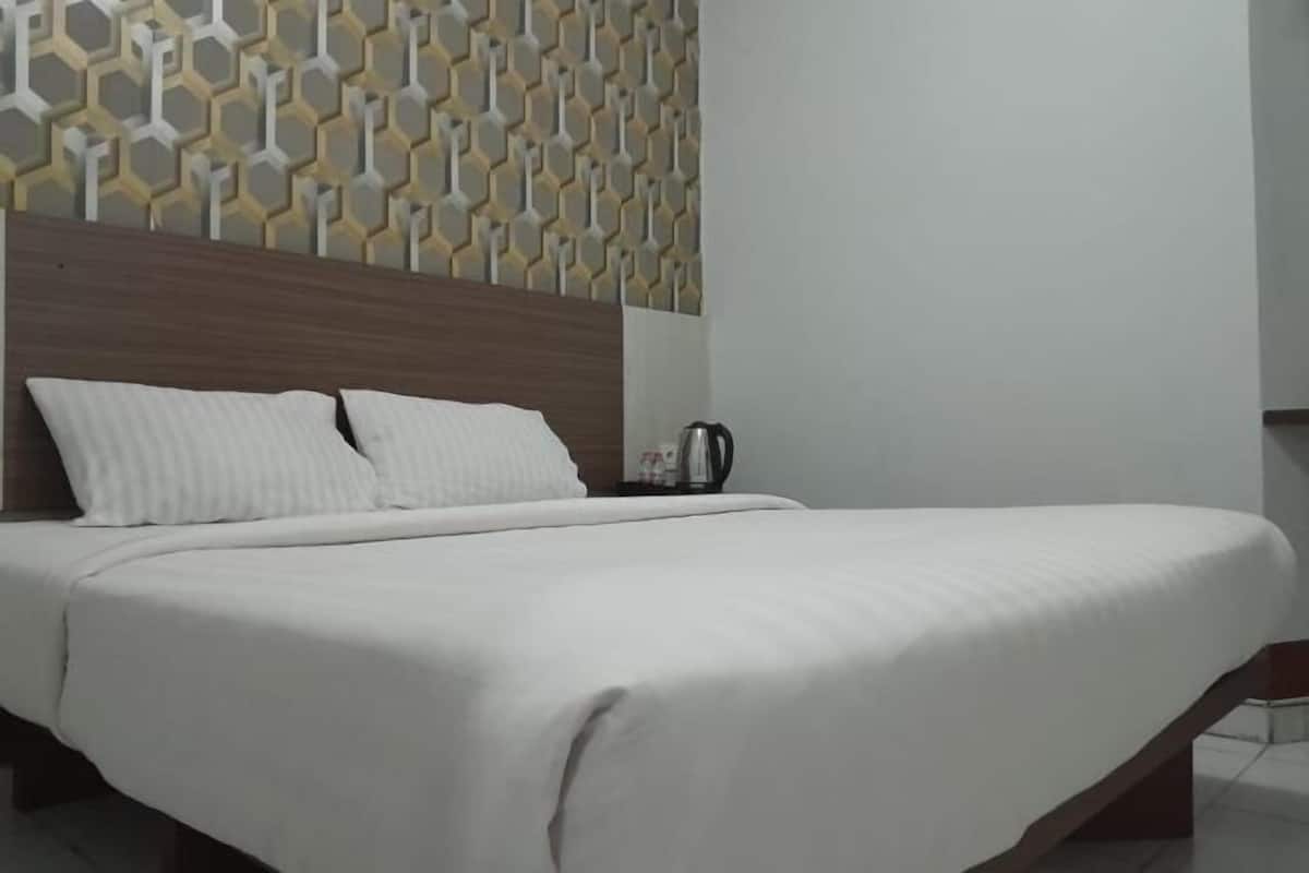 Desk, bed sheets