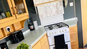 Fridge, microwave, oven, toaster - 4-Bed Seaside Caravan Free Wifi Pet Friendly Skegness (Skegness)