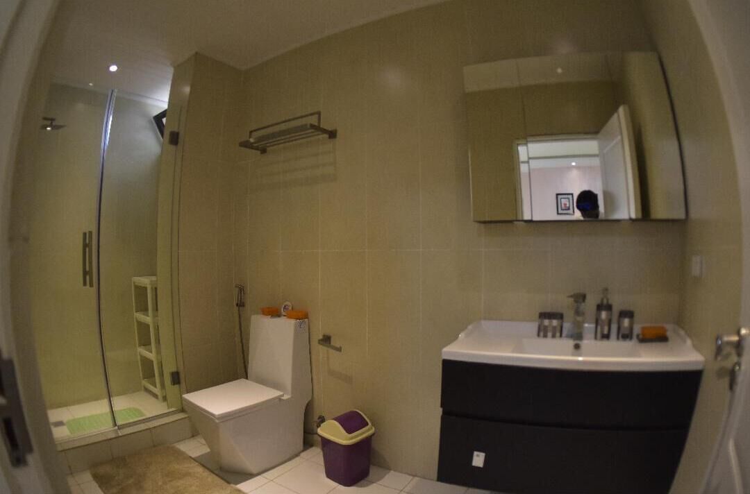 Haartrockner, Handtücher, Seife, Toilettenpapier