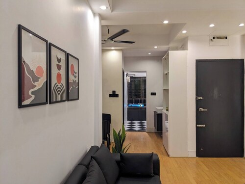 Minimalist Apt at DAC Intl Airport Msg to Avail Special Offer for Flight Catcher