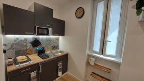 Fridge, microwave, stovetop, coffee/tea maker