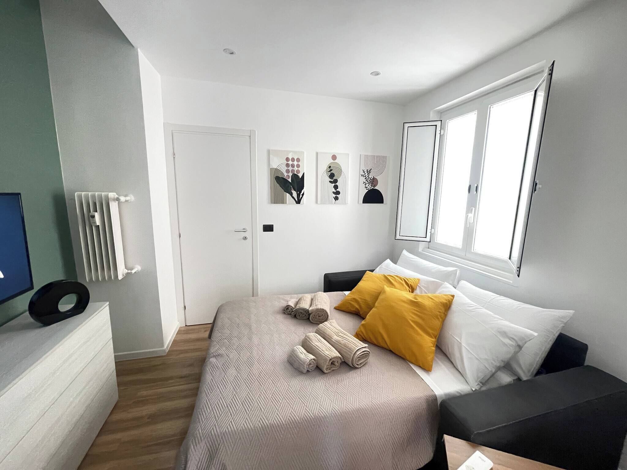 1 bedroom, iron/ironing board, internet, bed sheets