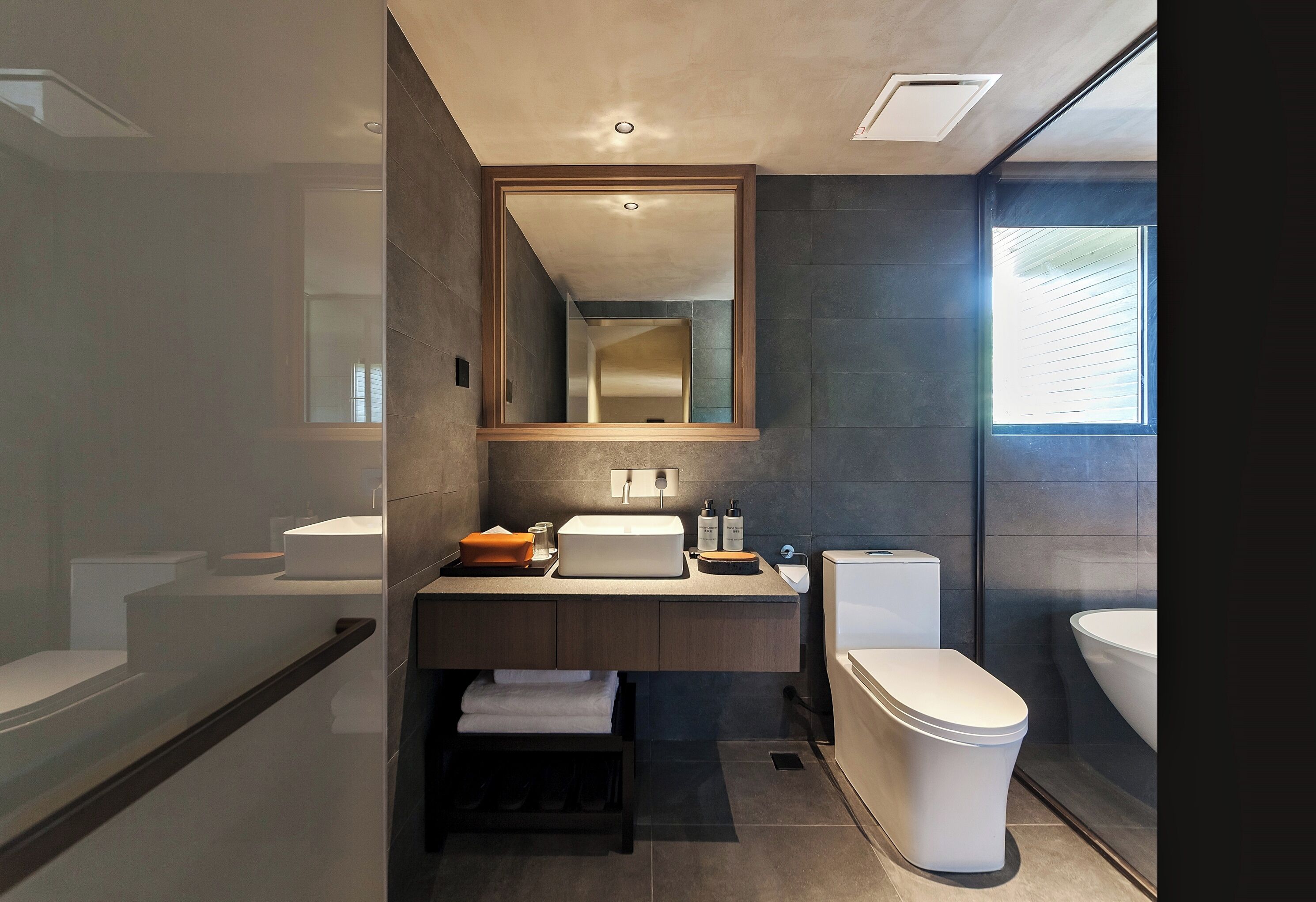 特色雙人房, 1 張加大雙人床, 熱水浴缸 | 浴室 | 淋浴設備、淋浴花灑、吹風機、浴袍