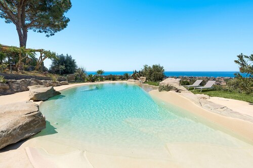 Villa in Capo D'orlando with 5 bedrooms sleeps 10