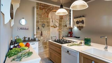 Réfrigérateur, four, plaque de cuisson, lave-vaisselle