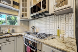 House, Patio | Private kitchen - Arkansas Avenue (Florence)