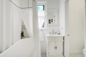 Ferienhaus, Terrasse | Badezimmer