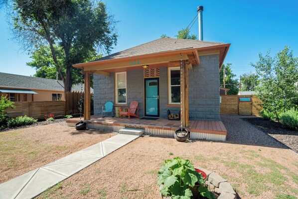 Exterior - Arkansas Avenue (Florence)